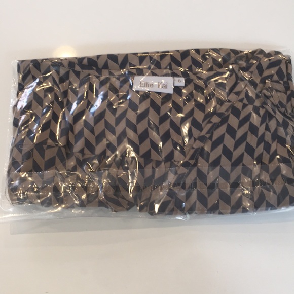 ✅ SOLD Silk Ellie Kai 3/4 Sleeve “V” Blouse Size 6 - Picture 9 of 9